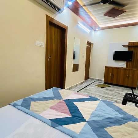 The Raman Palace- A Budget Hotel マトゥラー エクステリア 写真
