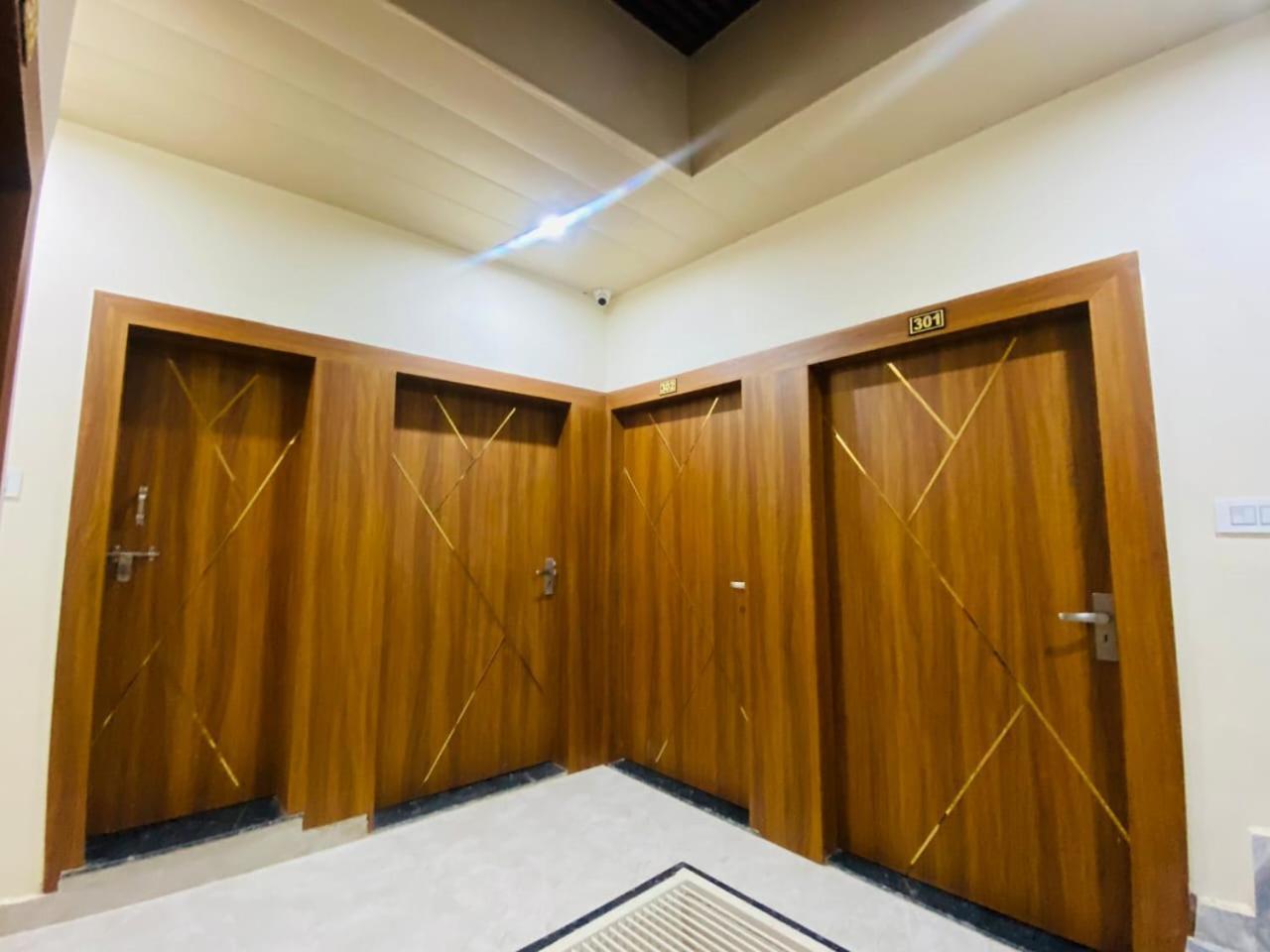 The Raman Palace- A Budget Hotel マトゥラー エクステリア 写真