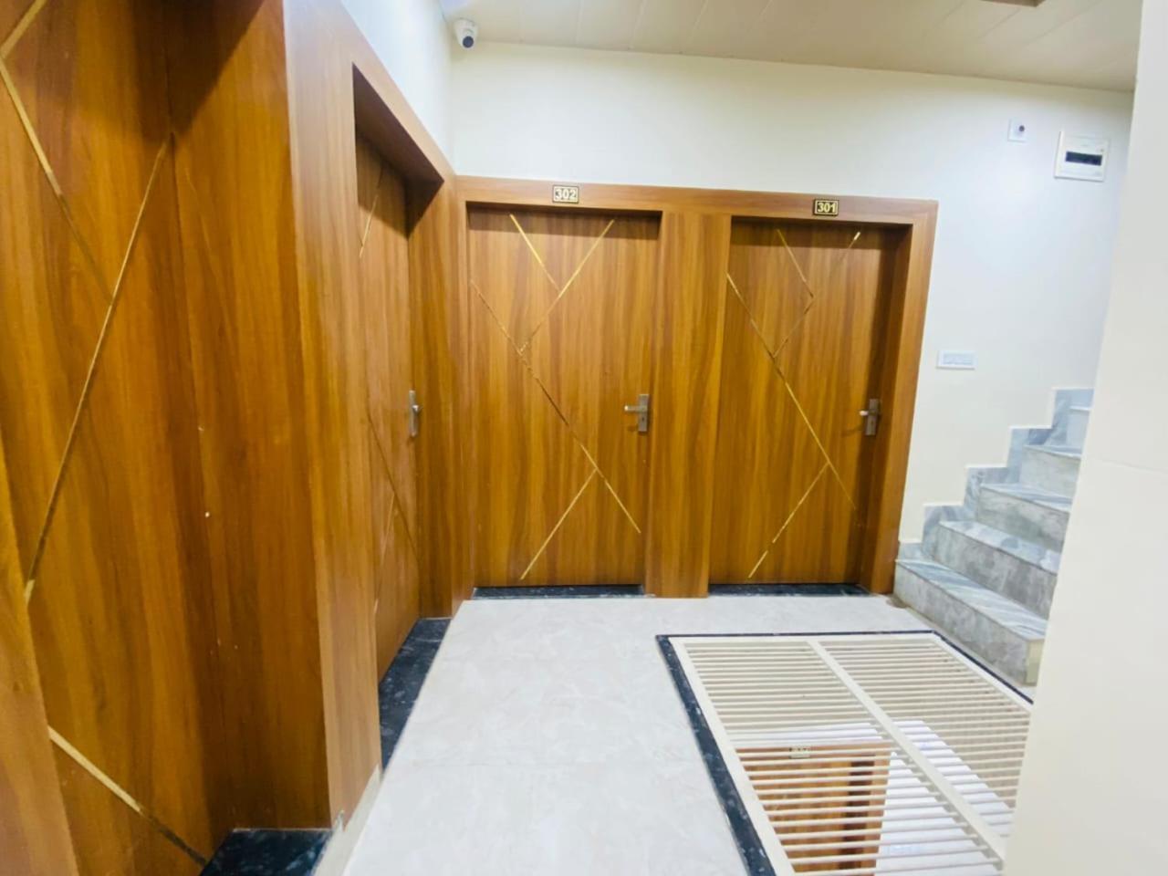The Raman Palace- A Budget Hotel マトゥラー エクステリア 写真