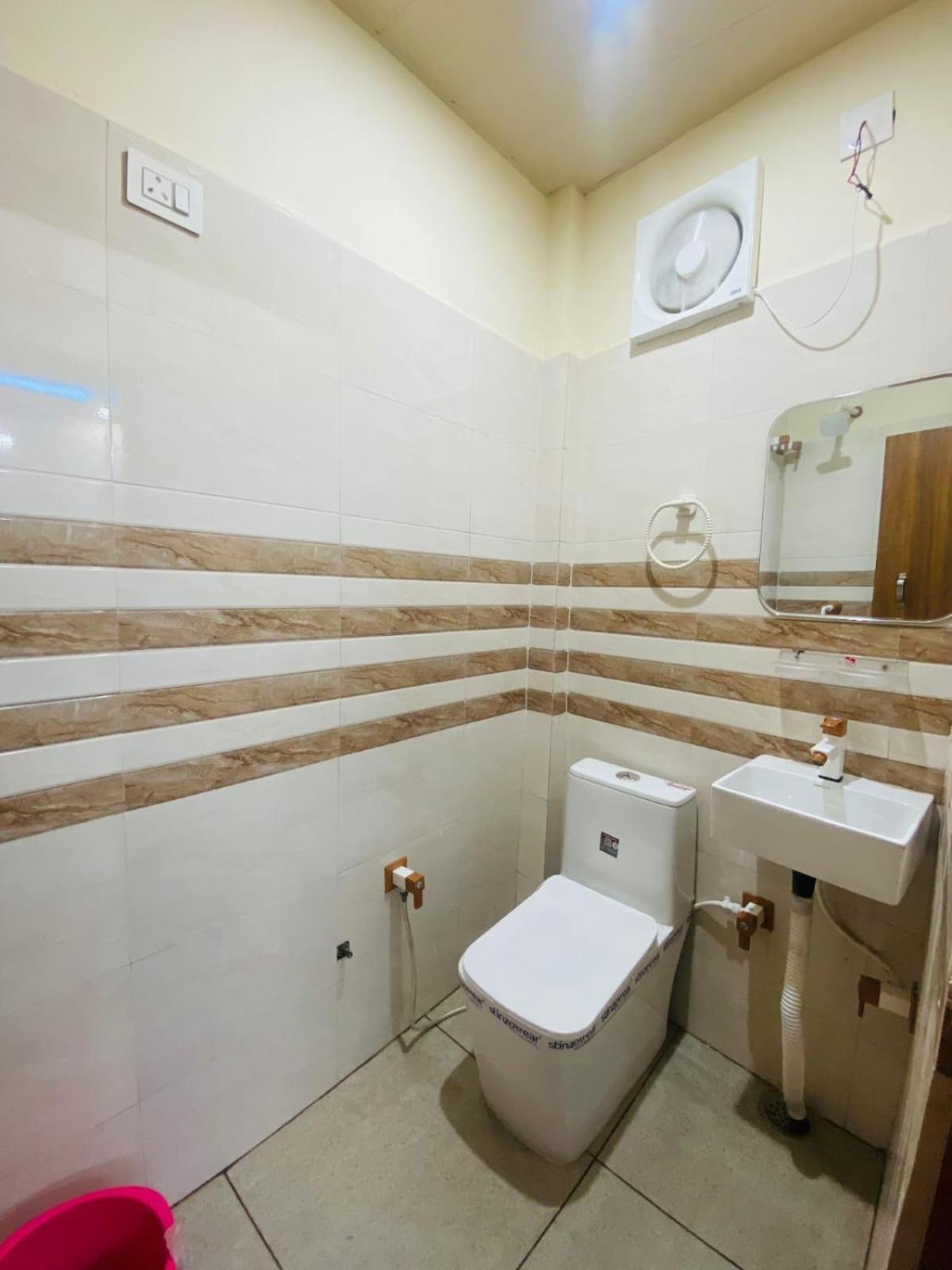 The Raman Palace- A Budget Hotel マトゥラー エクステリア 写真