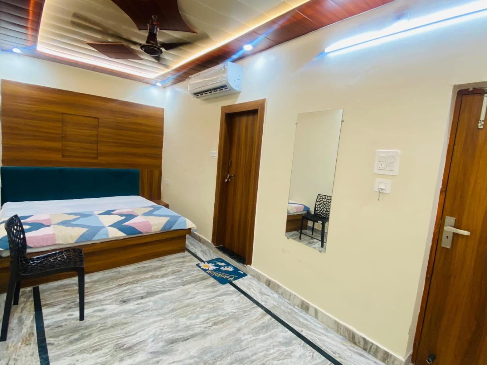 The Raman Palace- A Budget Hotel マトゥラー エクステリア 写真