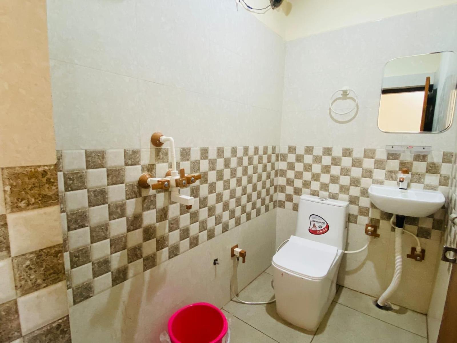 The Raman Palace- A Budget Hotel マトゥラー エクステリア 写真