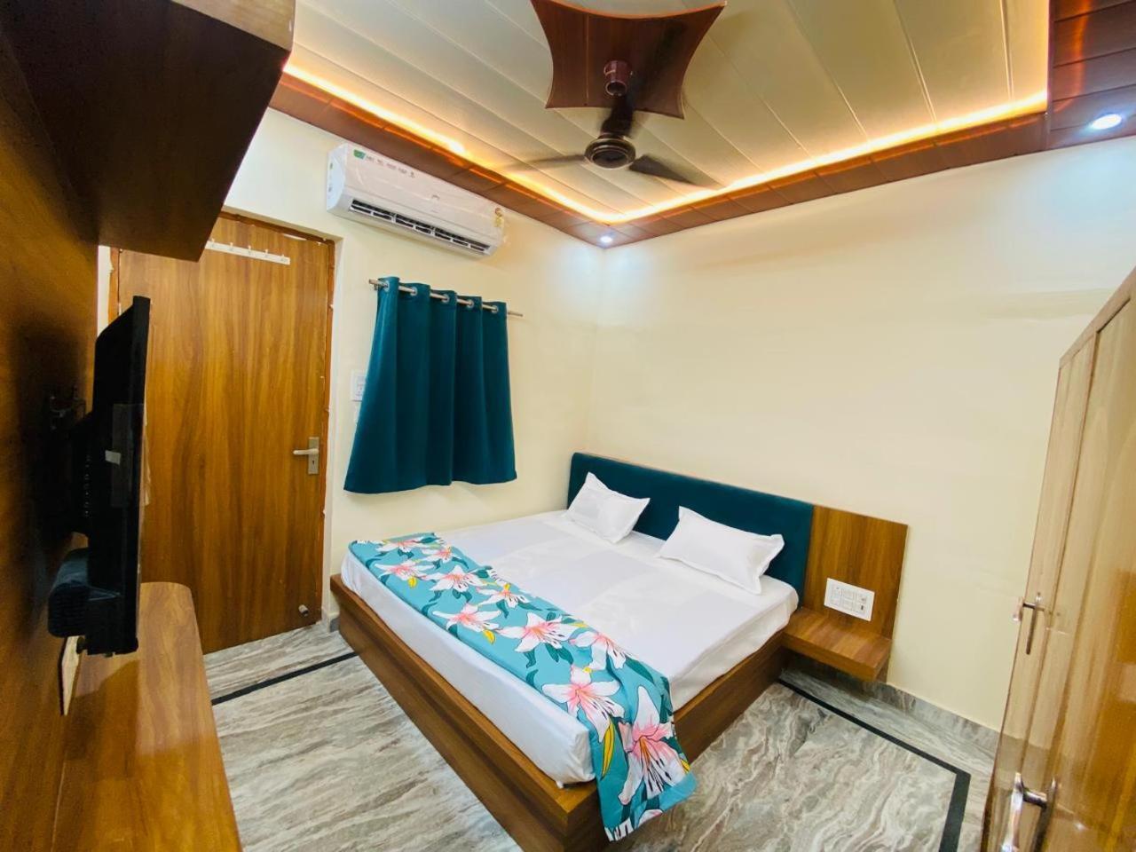 The Raman Palace- A Budget Hotel マトゥラー エクステリア 写真