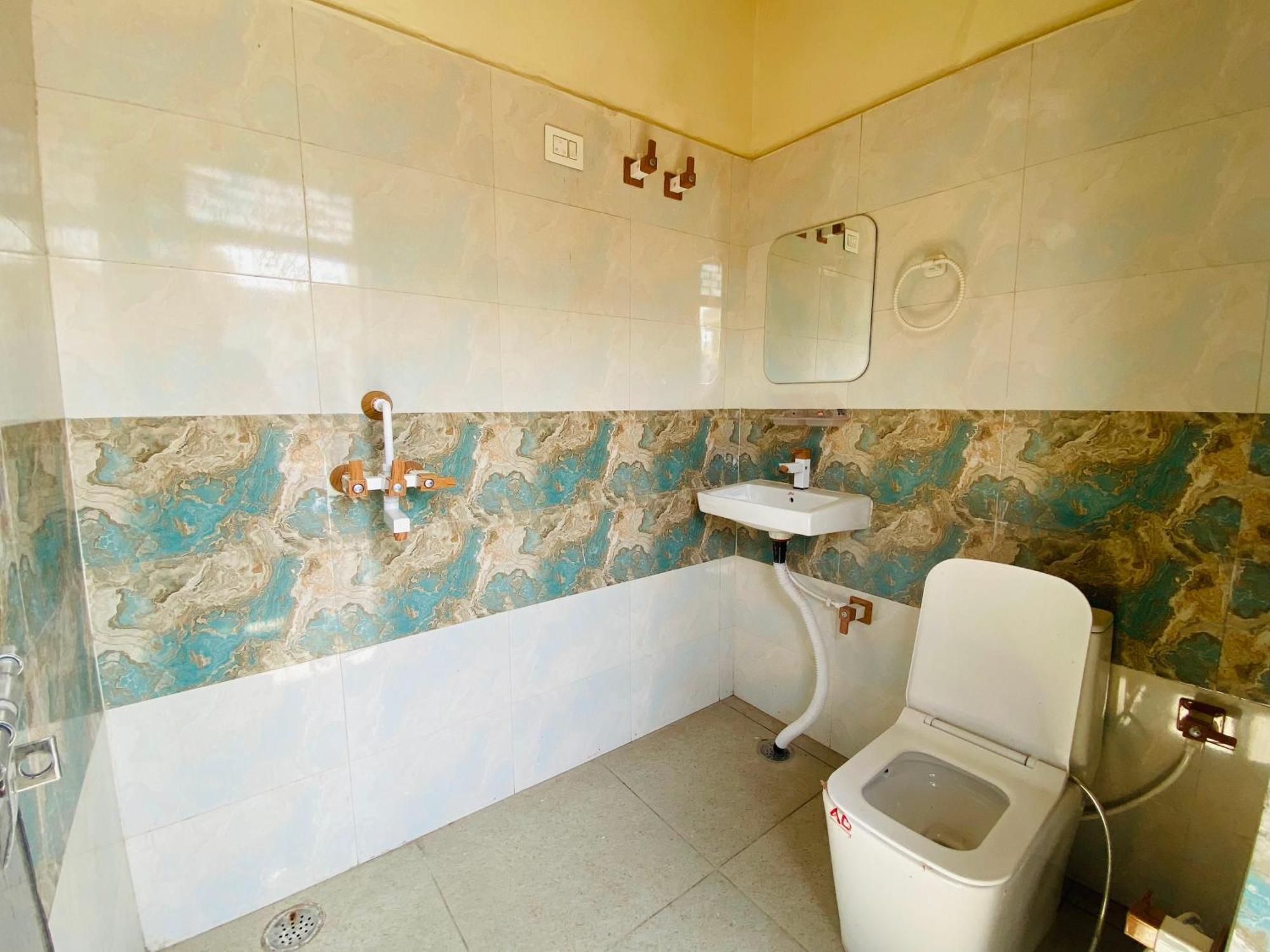 The Raman Palace- A Budget Hotel マトゥラー エクステリア 写真