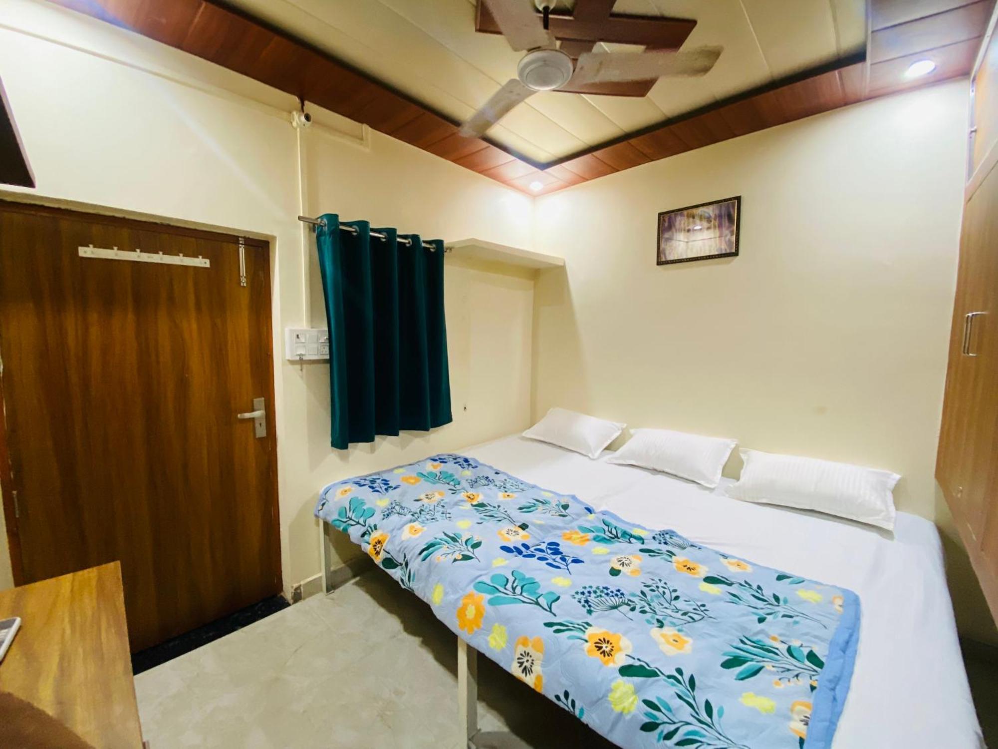 The Raman Palace- A Budget Hotel マトゥラー エクステリア 写真