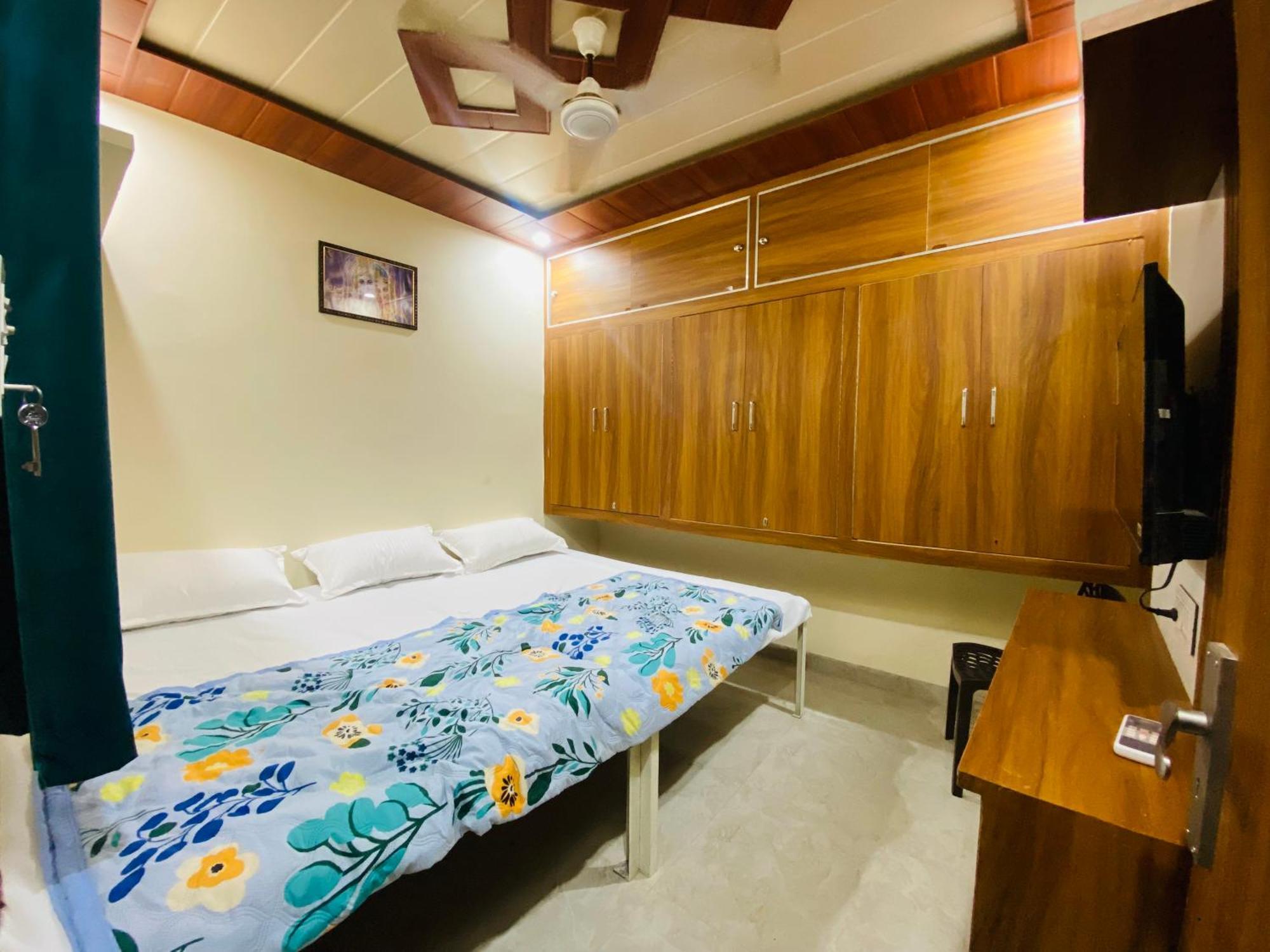 The Raman Palace- A Budget Hotel マトゥラー エクステリア 写真