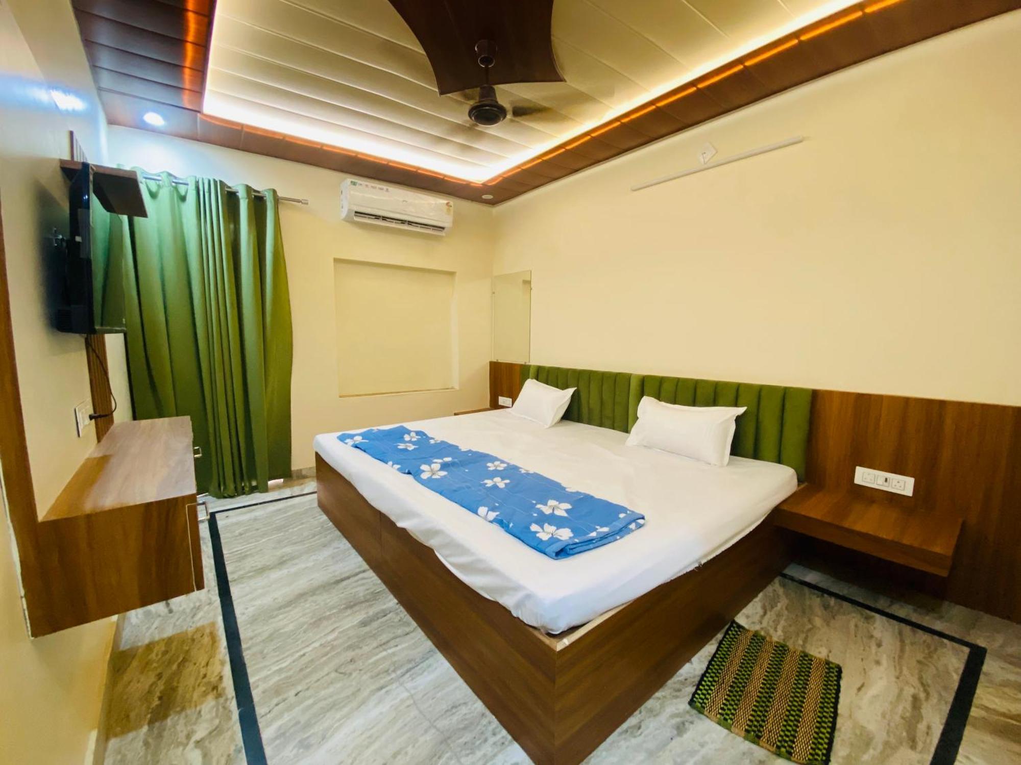 The Raman Palace- A Budget Hotel マトゥラー エクステリア 写真